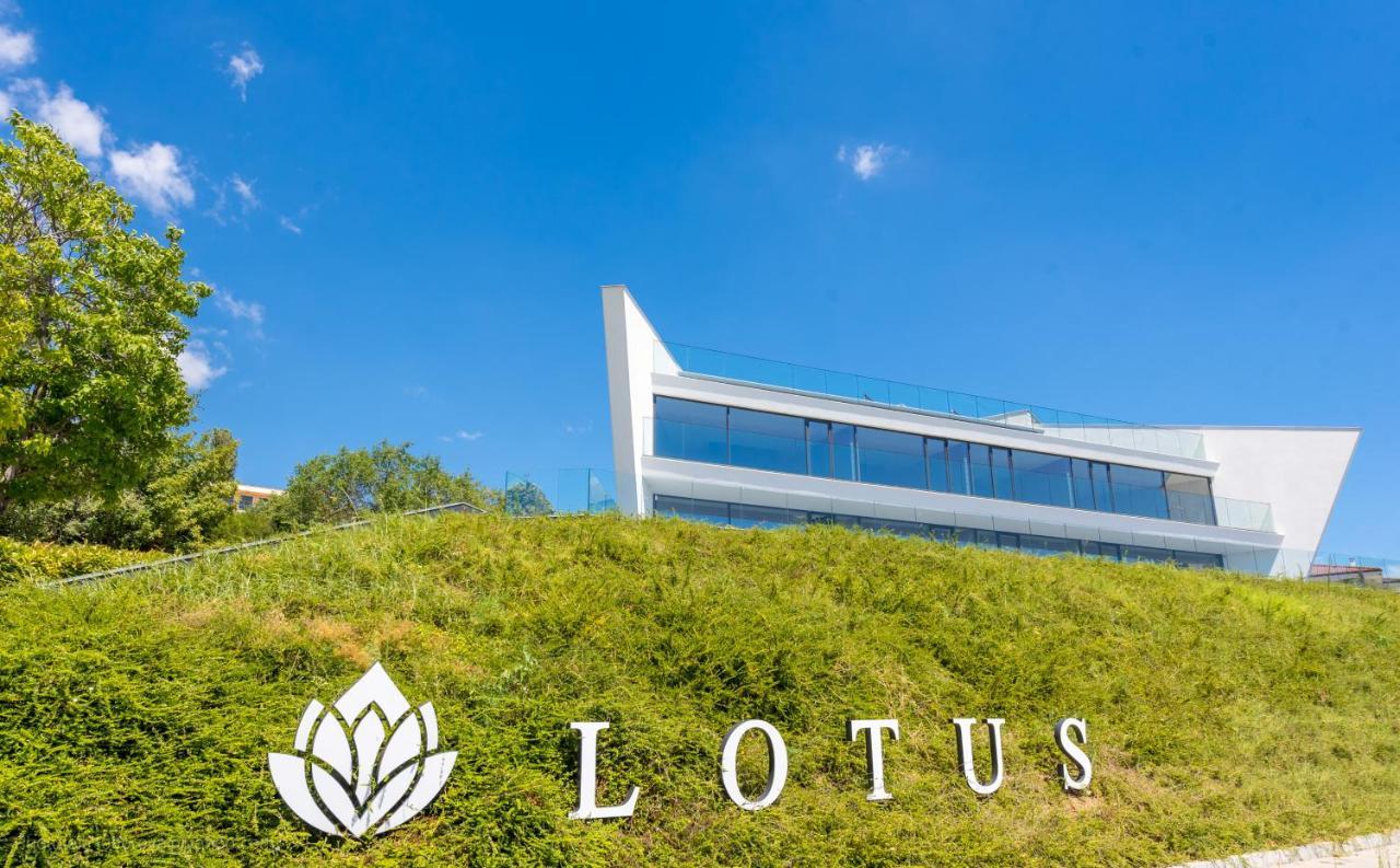 Lotus Luxury Rooms Varna ภายนอก รูปภาพ