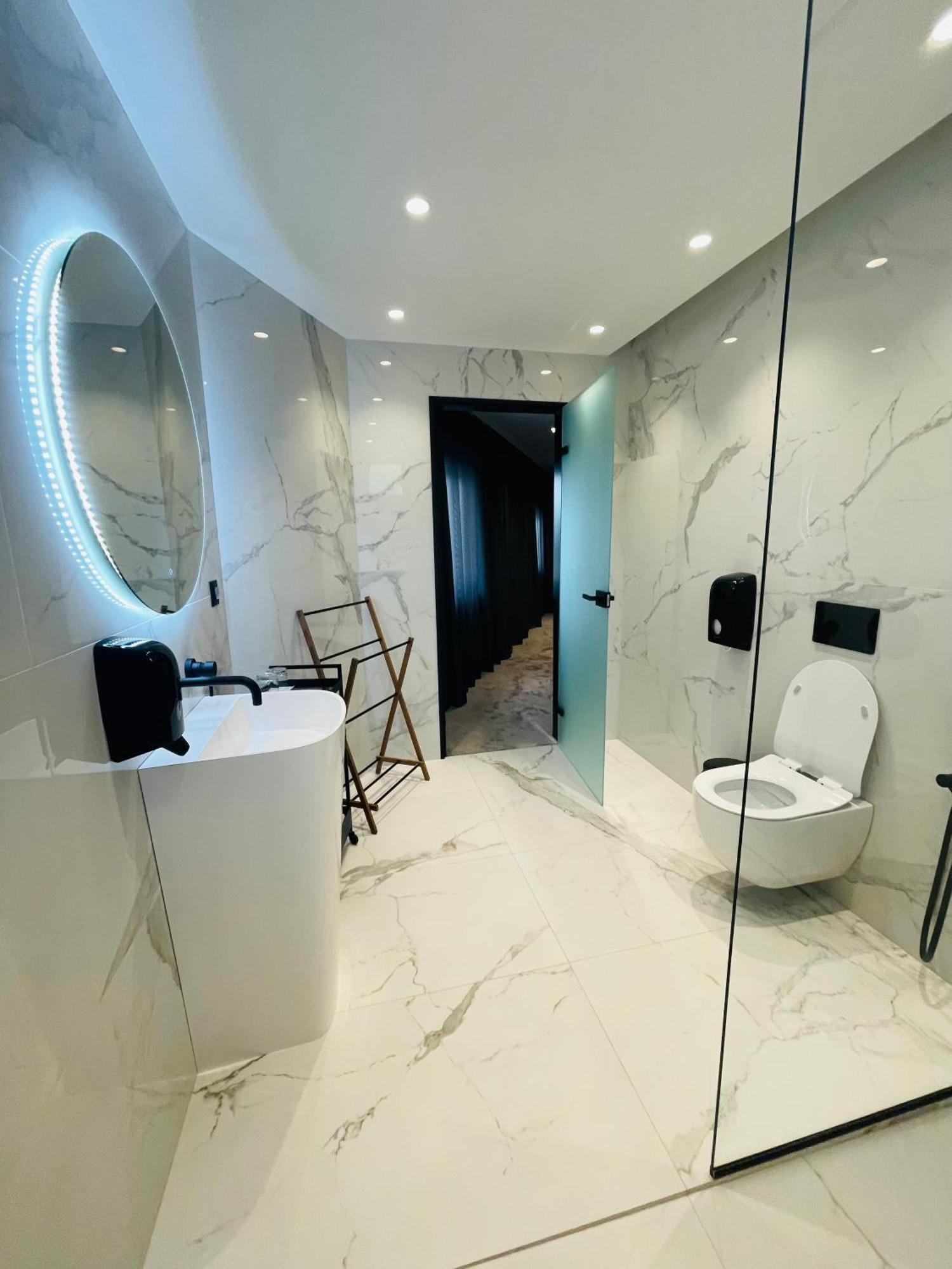 Lotus Luxury Rooms Varna ภายนอก รูปภาพ