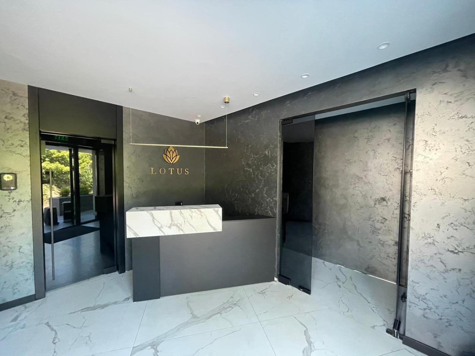 Lotus Luxury Rooms Varna ภายนอก รูปภาพ