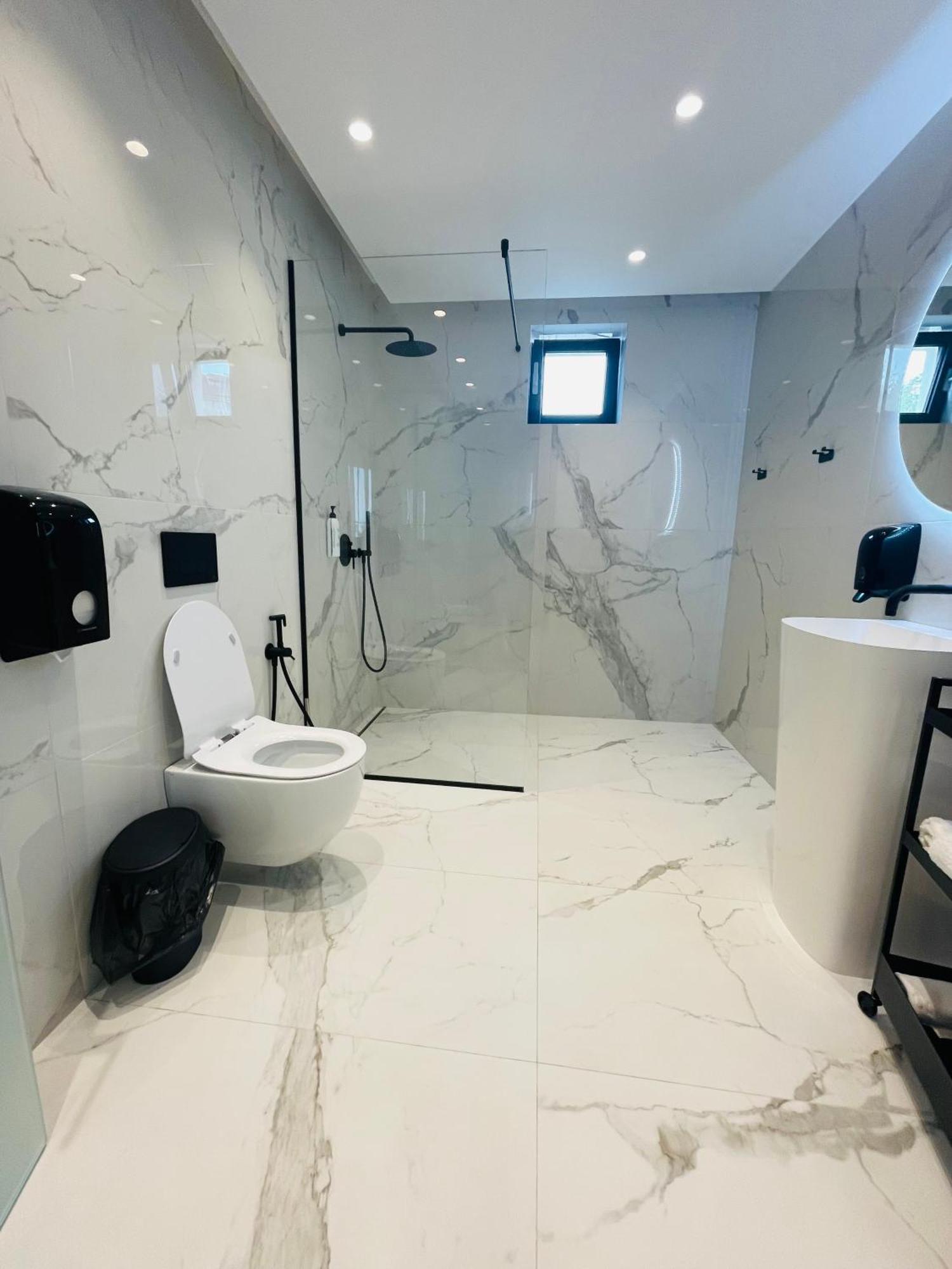 Lotus Luxury Rooms Varna ภายนอก รูปภาพ