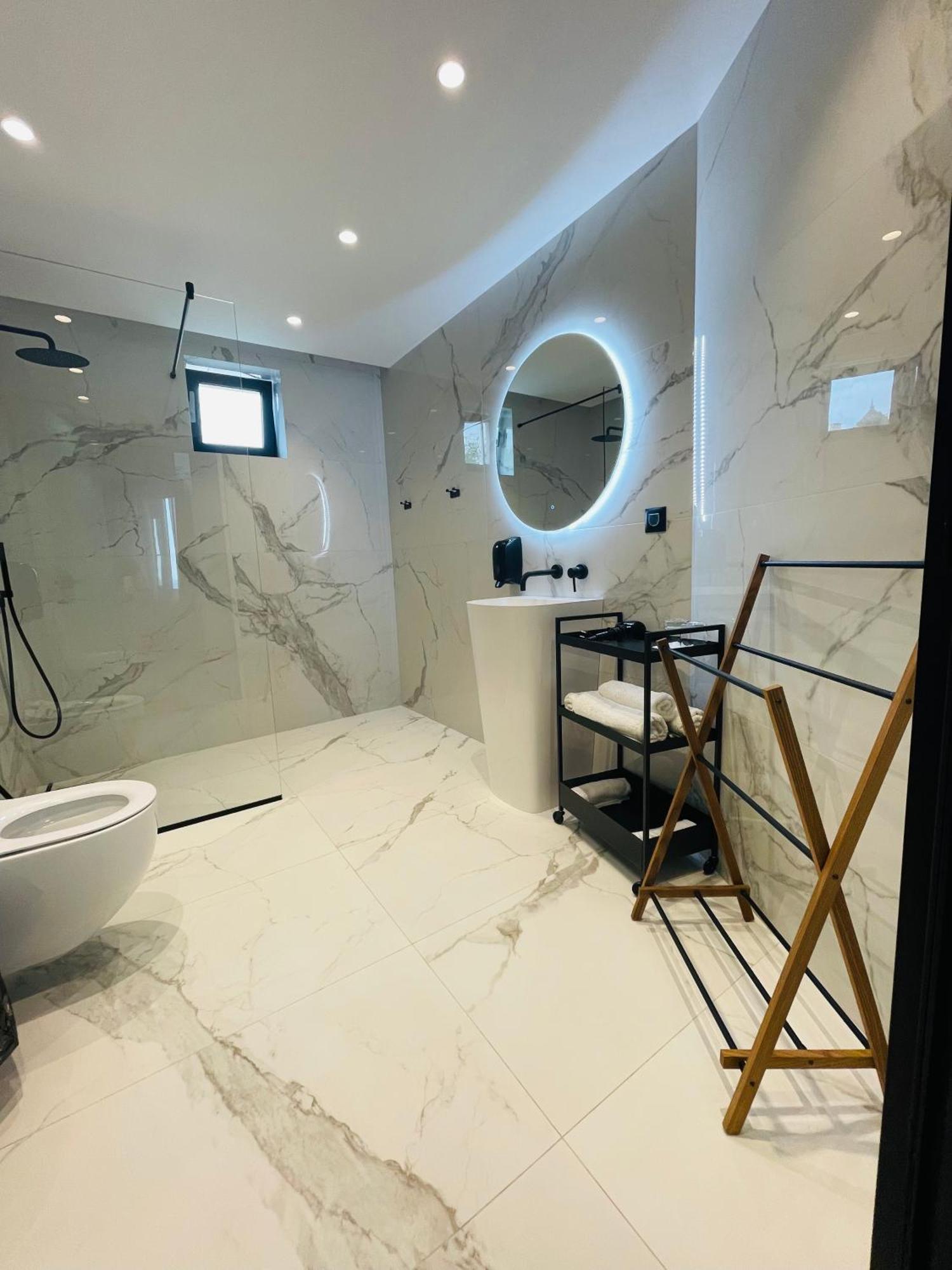 Lotus Luxury Rooms Varna ภายนอก รูปภาพ